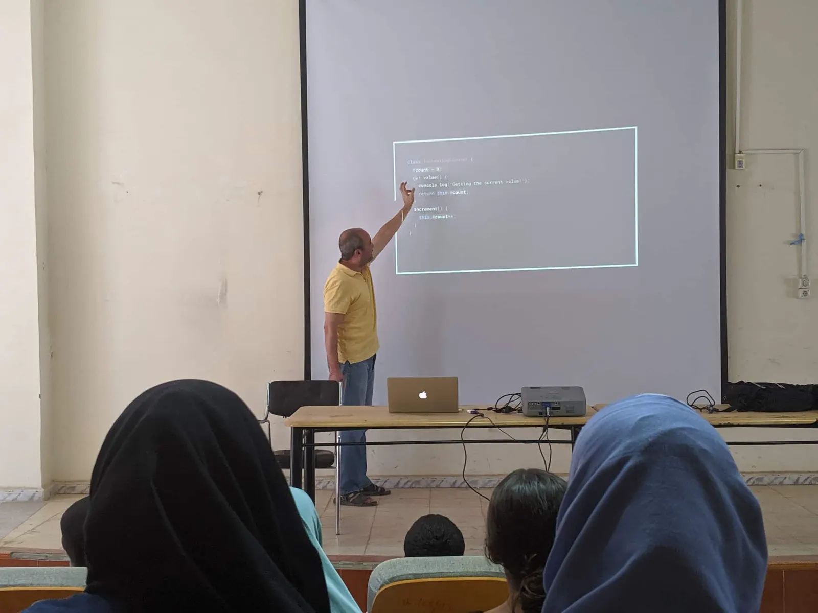 Presenting on stage in front of a projected slide at GDG I/O Extended, 2017.